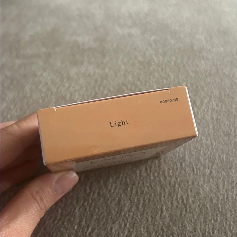 {Laura Geller} Baked Balance-n-Brighten Color Correcting Foundation, Shade:Light - Picture 9 of 9